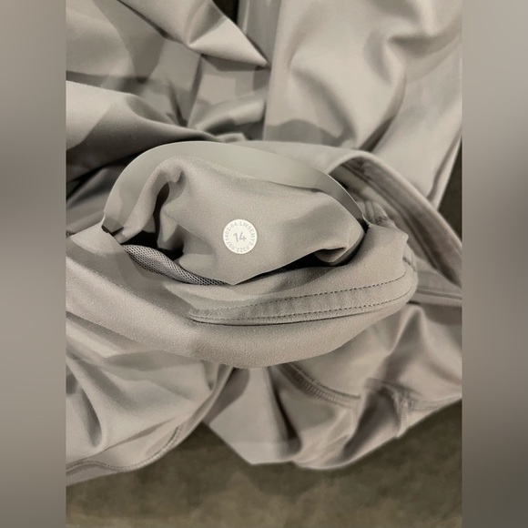 Lululemon Base Pace High-Rise Reflective Tight 25" - Size 14 - Picture 5 of 8